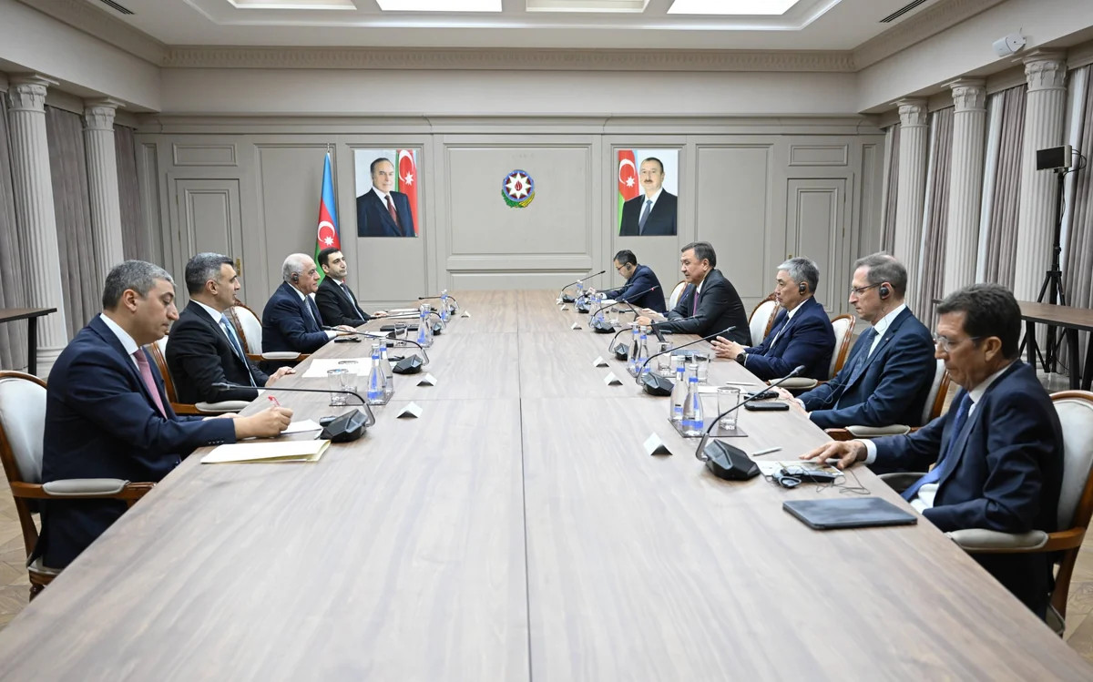 Əli Əsədov TDT ölkələrinin mərkəzi bank rəhbərləri ilə görüşüb