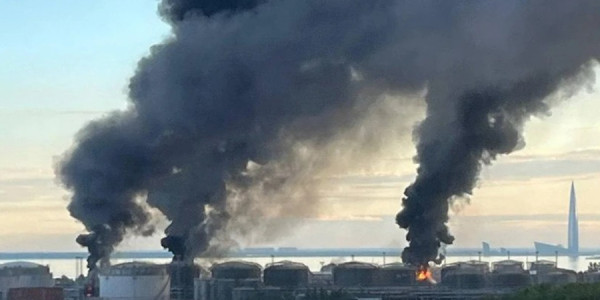 Sankt-Peterburqdakı neft terminalına zərbə: peyk görüntüləri yayılıb