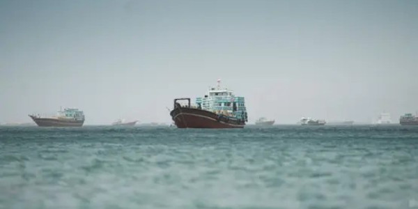 Oman limanında partlayış olub