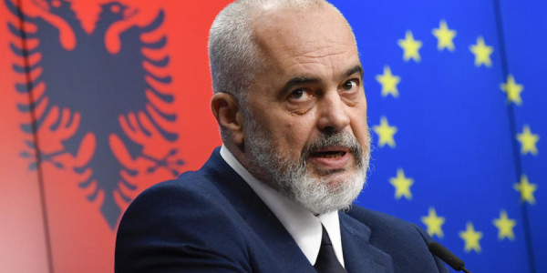Edi Rama etirazlara sərt cavab verdi: Bəlkə mən uşaqları yeyirəm?