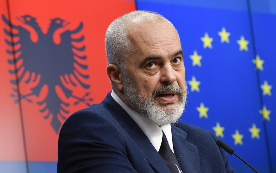 Edi Rama etirazlara sərt cavab verdi: Bəlkə mən uşaqları yeyirəm?