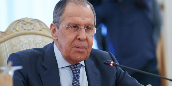Lavrov: Ermənistan Aİİ ilə Aİ arasında seçim etməlidir