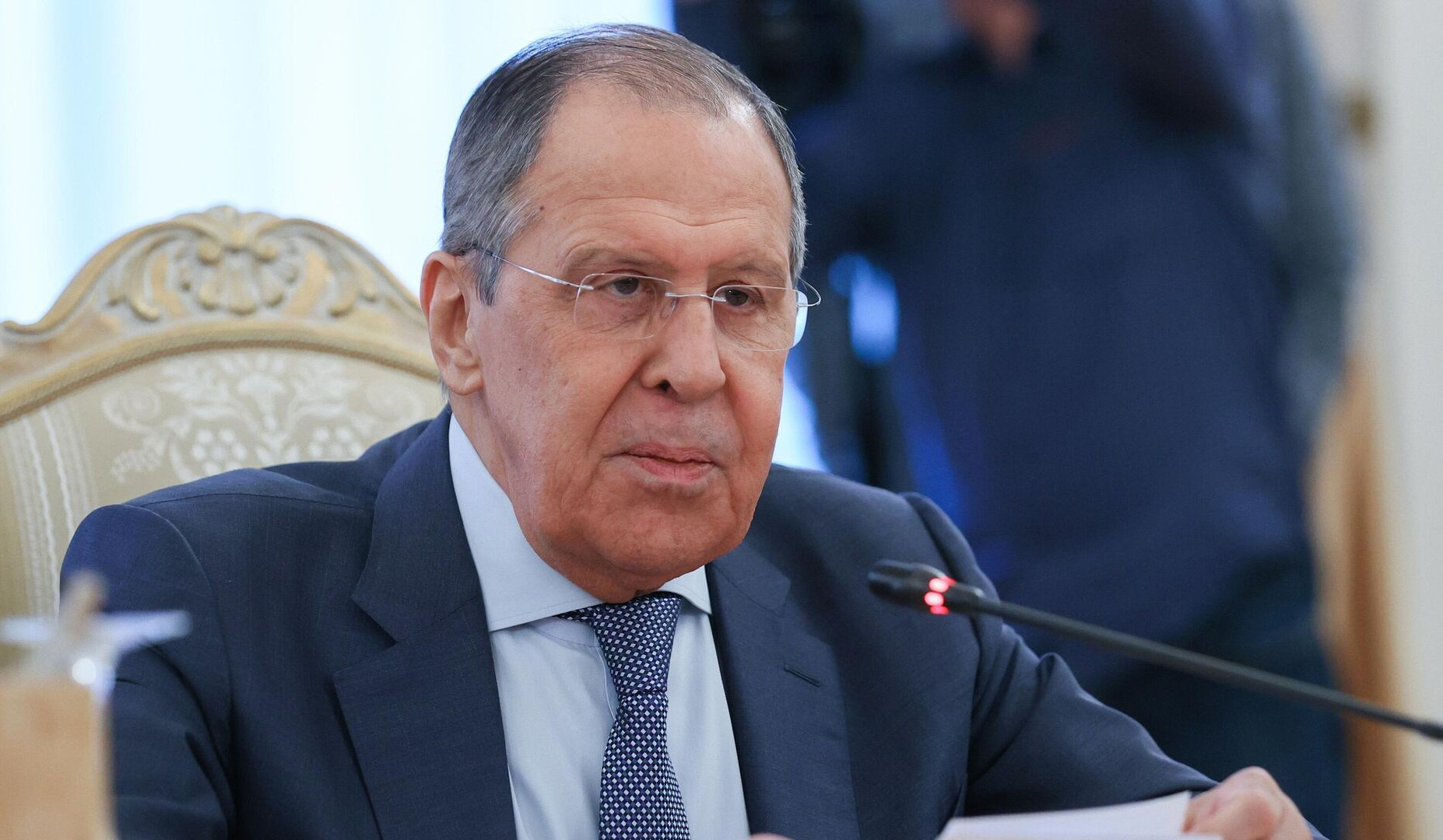 Lavrov: Ermənistan Aİİ ilə Aİ arasında seçim etməlidir