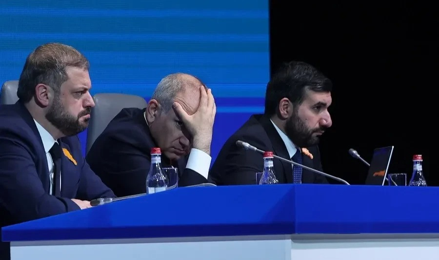 Ermənistanda sorğu: hakim partiya üstünlüyünü itirə bilər, koalisiya ehtimalı artır