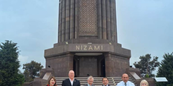 Avropalı alimlər Nizami Gəncəvinin məqbərəsini ziyarət ediblər