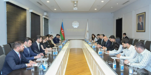Emin Əmrullayev rəqəmsal texnologiyalar sahəsi üzrə Dövlət Proqramı məzunları ilə görüşüb