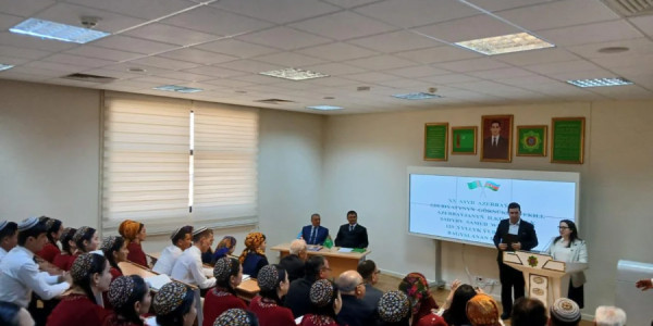 Azərbaycan və Türkmənistan alimləri Səməd Vurğununun ədəbi irsini müzakirə edib