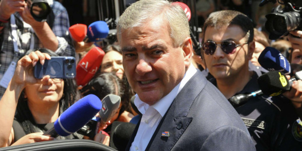 Karapetyanın qərargahında olan şəxslərin saxlanıldığı açıqlanıb