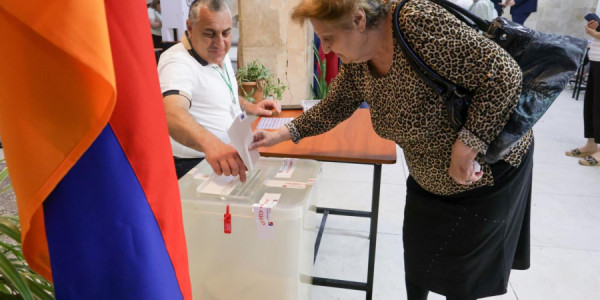 Ermənistanda seçici fəallığı 48,92 faizə çatıb