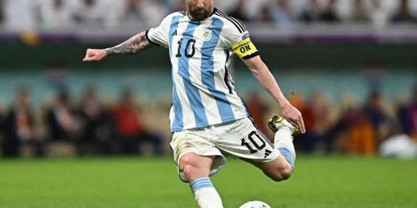 Lionel Messi milyarder olan ikinci futbolçu oldu