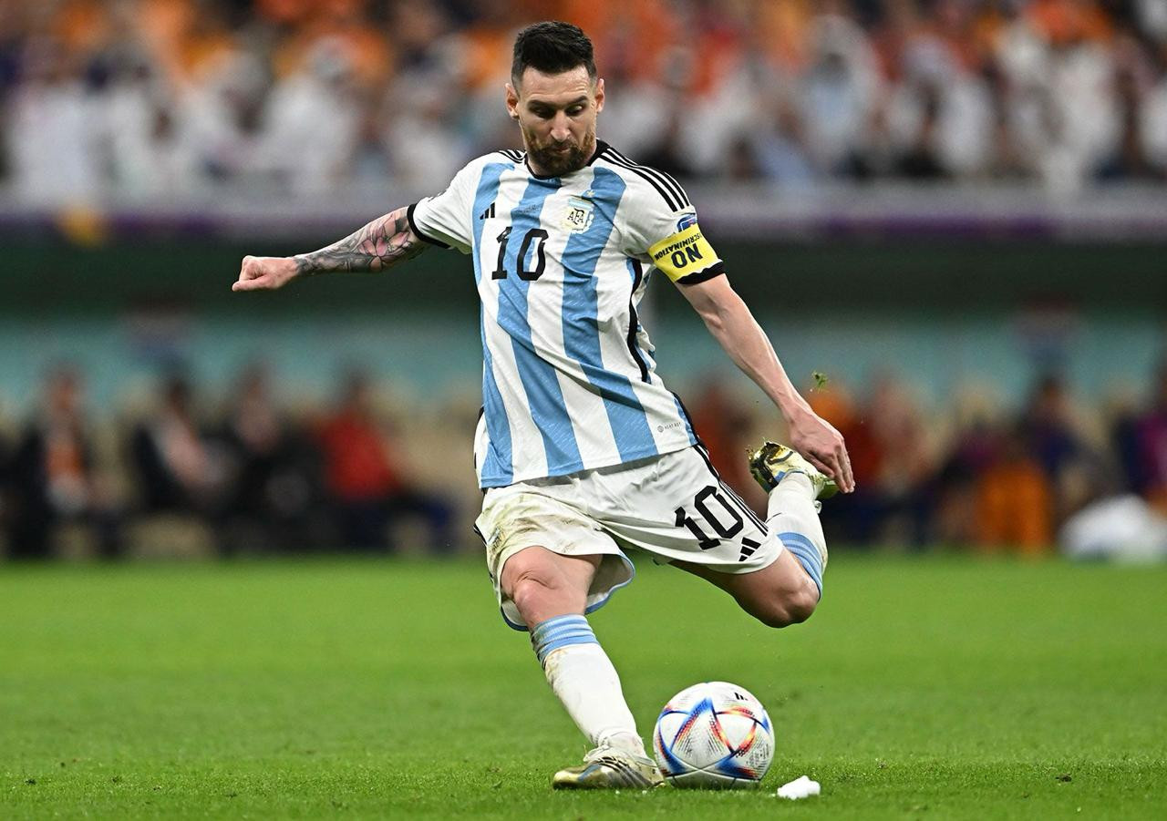 Lionel Messi milyarder olan ikinci futbolçu oldu