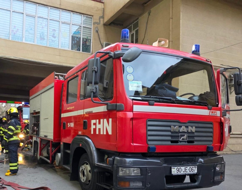 Binəqədidə çoxmərtəbəli yaşayış binasında yanğın olub