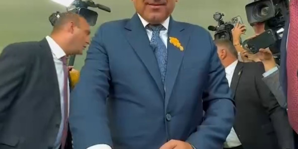 Paşinyan seçki məntəqəsində: Ermənistanın taleyini müəyyən edəcək səsvermə başladı