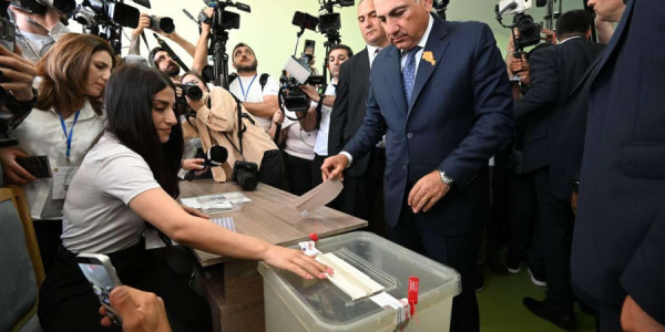 Paşinyanın partiyası yarıdan çox səs topladı –