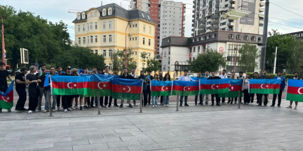 DiasporumuznAvropa çempionu olan millimizə dəstək olub