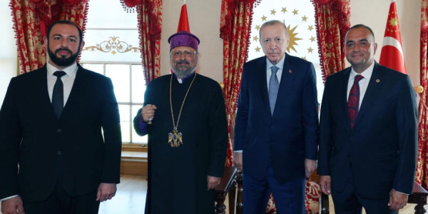Ərdoğan Türkiyə Erməni Kilsəsinin Patriarxı ilə görüşüb