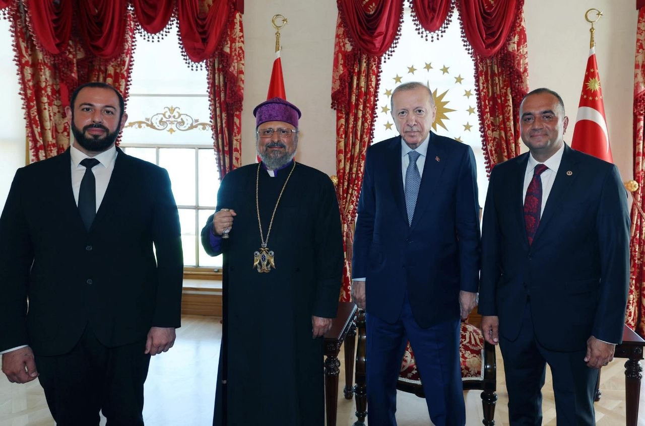Ərdoğan Türkiyə Erməni Kilsəsinin Patriarxı ilə görüşüb