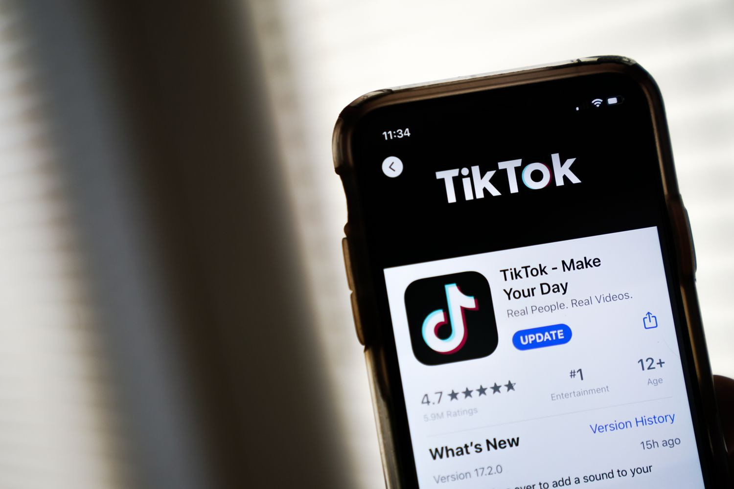 Azərbaycanda məktəblərdə TikTok platformasına çıxış bloklanıb