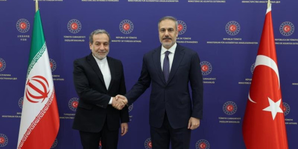Hakan Fidan iranlı həmkarı ilə regional vəziyyəti müzakirə edib