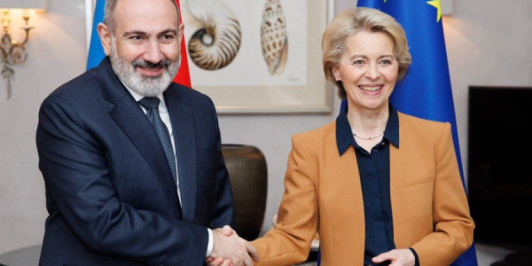 Fon der Leyen Paşinyanı təbrik etdi: Avropaya yol açılır