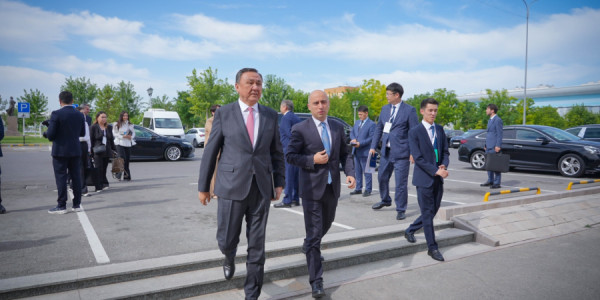 Elm və təhsil naziri TDT-nin Baş katibi ilə görüşüb