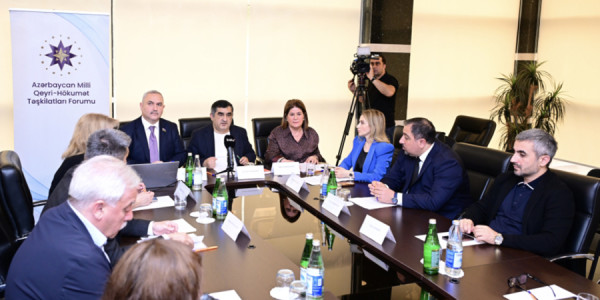 Uşaqların rəqəmsal təhlükəsizliyi ilə bağlı ictimai müzakirə keçirilib