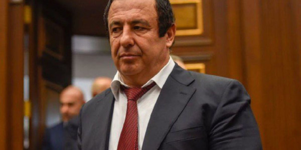 Parlament uğrunda mübarizə: