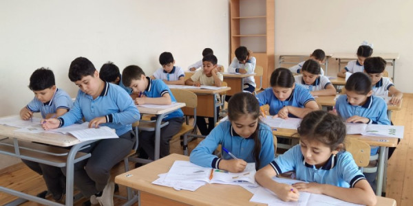 Paytaxtda 90 minə yaxın şagird orta məktəbi bitirir