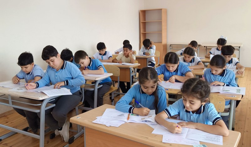 Paytaxtda 90 minə yaxın şagird orta məktəbi bitirir