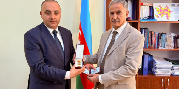 Səudiyyə Ərəbistanında çalışan azərbaycanlı həkimə “Diaspor fəaliyyətində xidmətə görə” medalı təqdim olunub