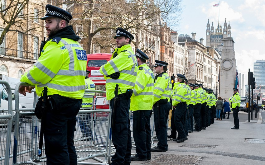 Böyük Britaniyada qətl hadisəsindən sonra etirazlar başlayıb