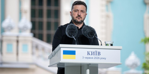 Zelenski: Ukrayna Rusiyadakı hədəflərə 900 km məsafədən zərbə endirib