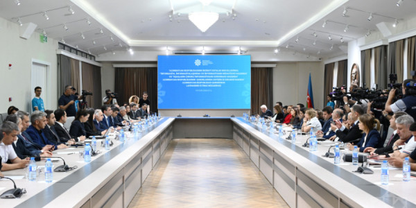Uşaqların zərərli informasiyadan qorunmasına yönəlmiş normativ hüquqi akt layihəsi müzakirə olunub