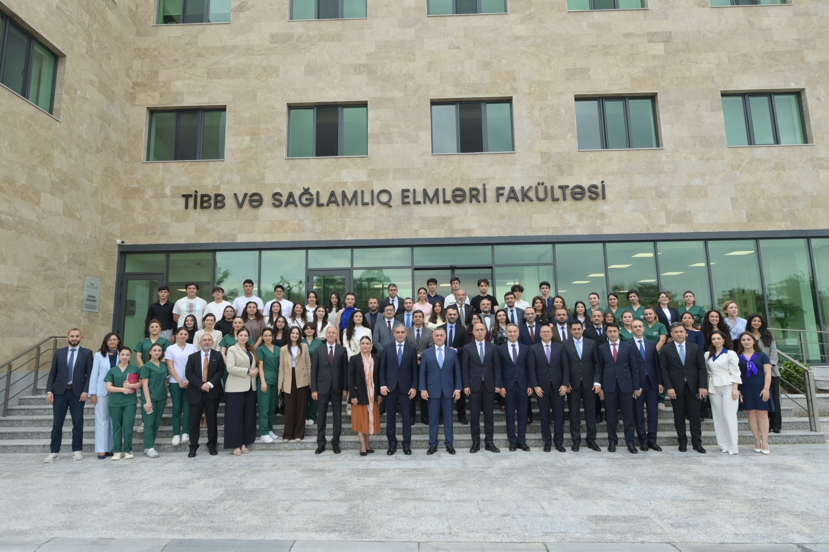 Nazirlər Qarabağ Universitetinin Klinikasında olublar