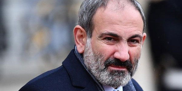 Ermənistanda qalmaqallı açıqlama: Mandatlardan imtina edin, parlament təmizlənəcək
