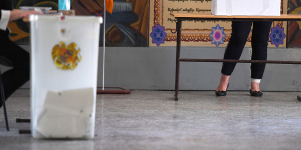 “100% legitim parlament” iddiası siyasi qalmaqal yaratdı