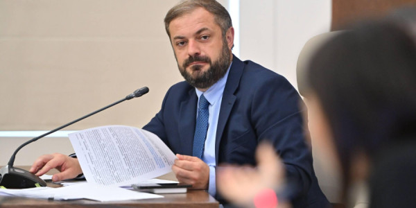 Ermənistanın iqtisadiyyat naziri  Moskvaya səfər edəcək