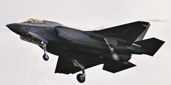 ABŞ-nin F-35 qırıcısı BƏƏ səmasında qəza siqnalı verib