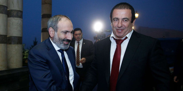 Qagik Tsarukyan Nikol Paşinyana qarşı məhkəməyə müraciət edib