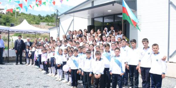 Elm və təhsil naziri Kəlbəcərin ilk məzununun "Son zəng"ində iştirak edib