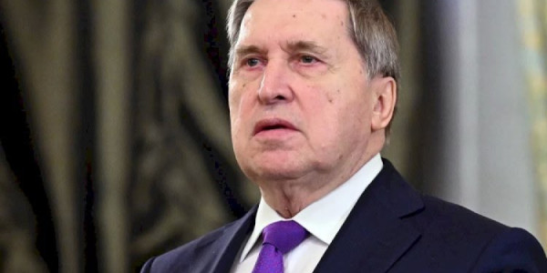 Uşakov: Putin Trampa bildirib ki, Zelenski görüş istəyirsə, Moskvaya gəlsin