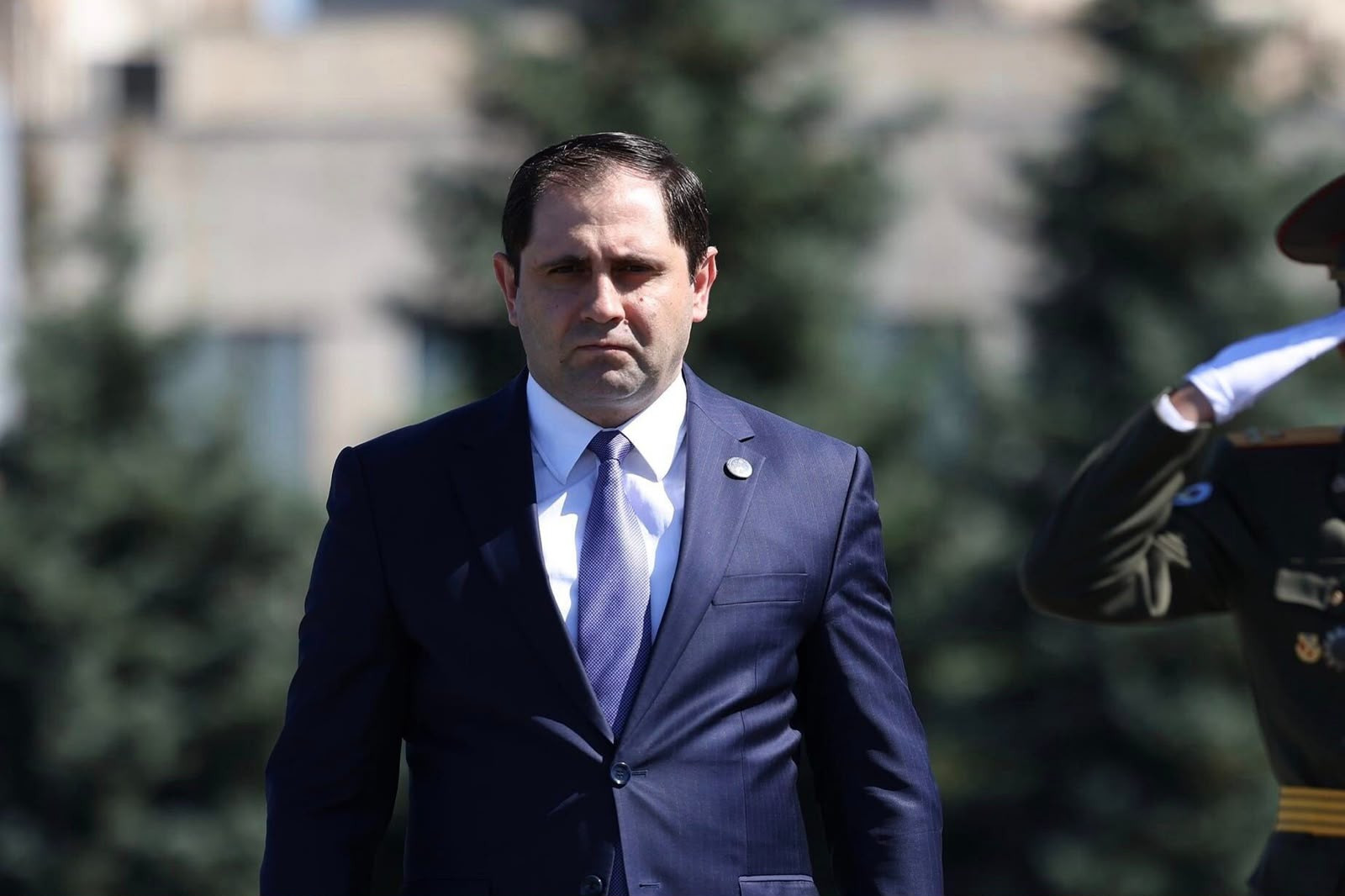 Ermənistanın müdafiə naziri  Parisə işgüzar səfərə gedib