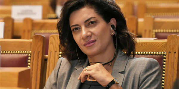 Anna Akopyan ABŞ-a forumda iştirak etmək üçün gedir