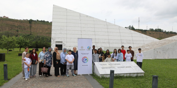Miqrant uşaqlar Quba soyqırımı memorial kompleksində olublar
