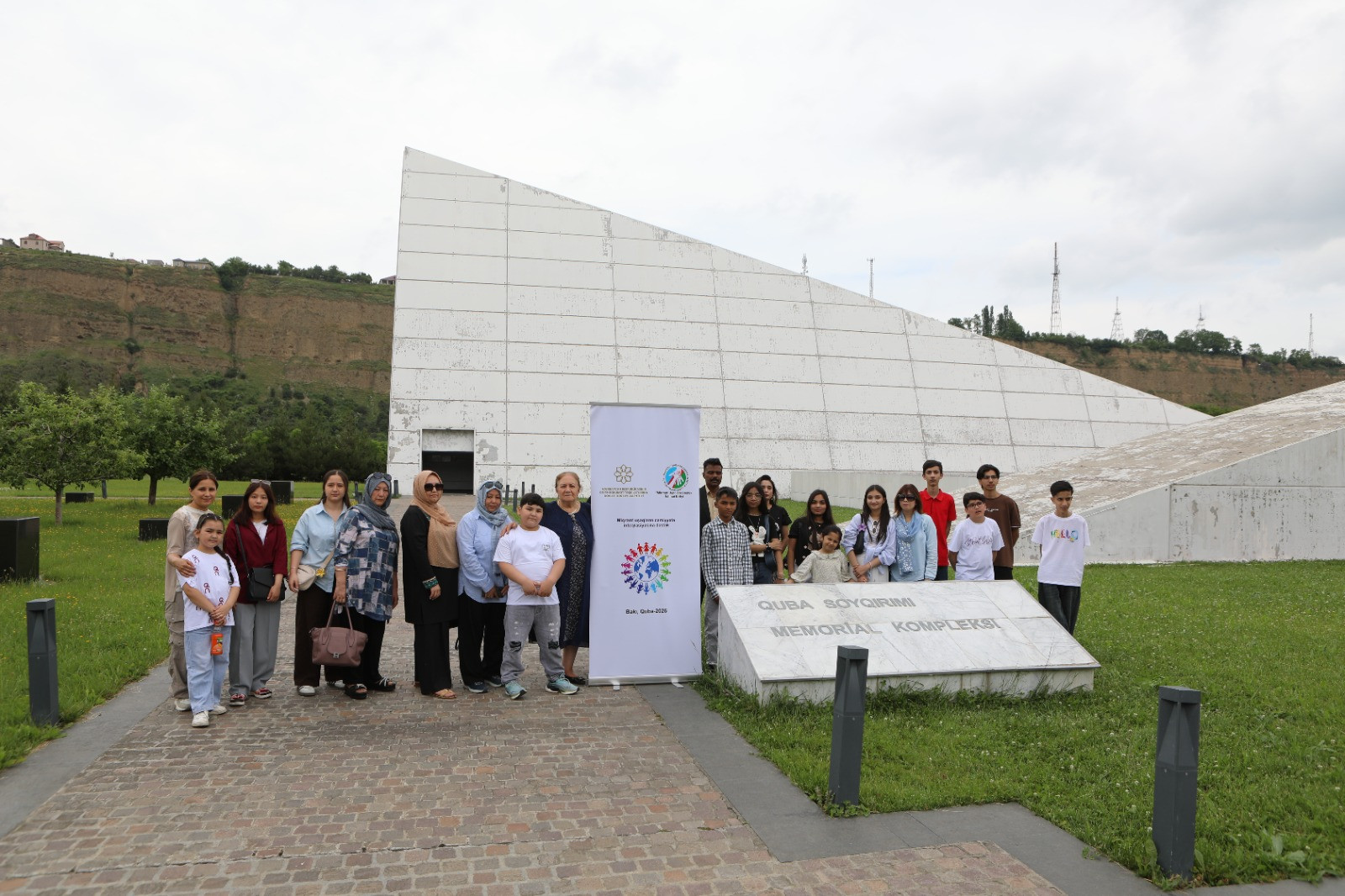 Miqrant uşaqlar Quba soyqırımı memorial kompleksində olublar