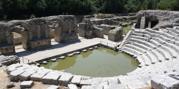 Albaniyada Sazan adası ilə bağlı etirazlar böyüyür