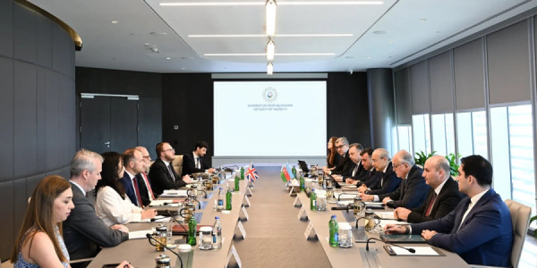 Azərbaycan Birləşmiş Krallıqla qarşılıqlı investisiyaların təşviqini müzakirə edib