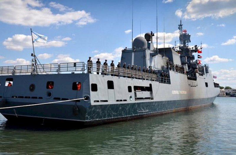 İngilis Kanalında Rusiya freqatı Britaniya yaxtasına xəbərdarlıq atəşi açıb
