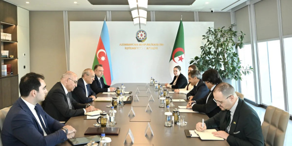 Azərbaycan Əlcəzair ilə qarşılıqlı fəaliyyət perspektivlərini müzakirə edib