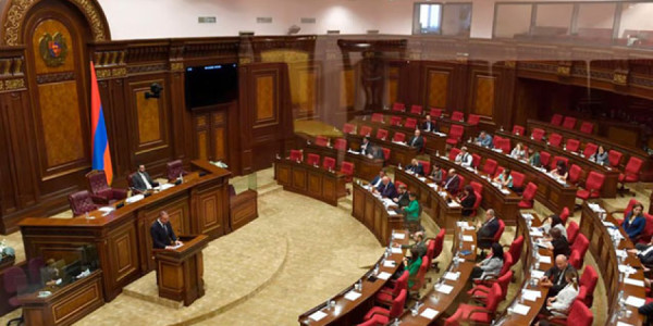 Ermənistanda müxalifət parlament iclaslarını boykot edib